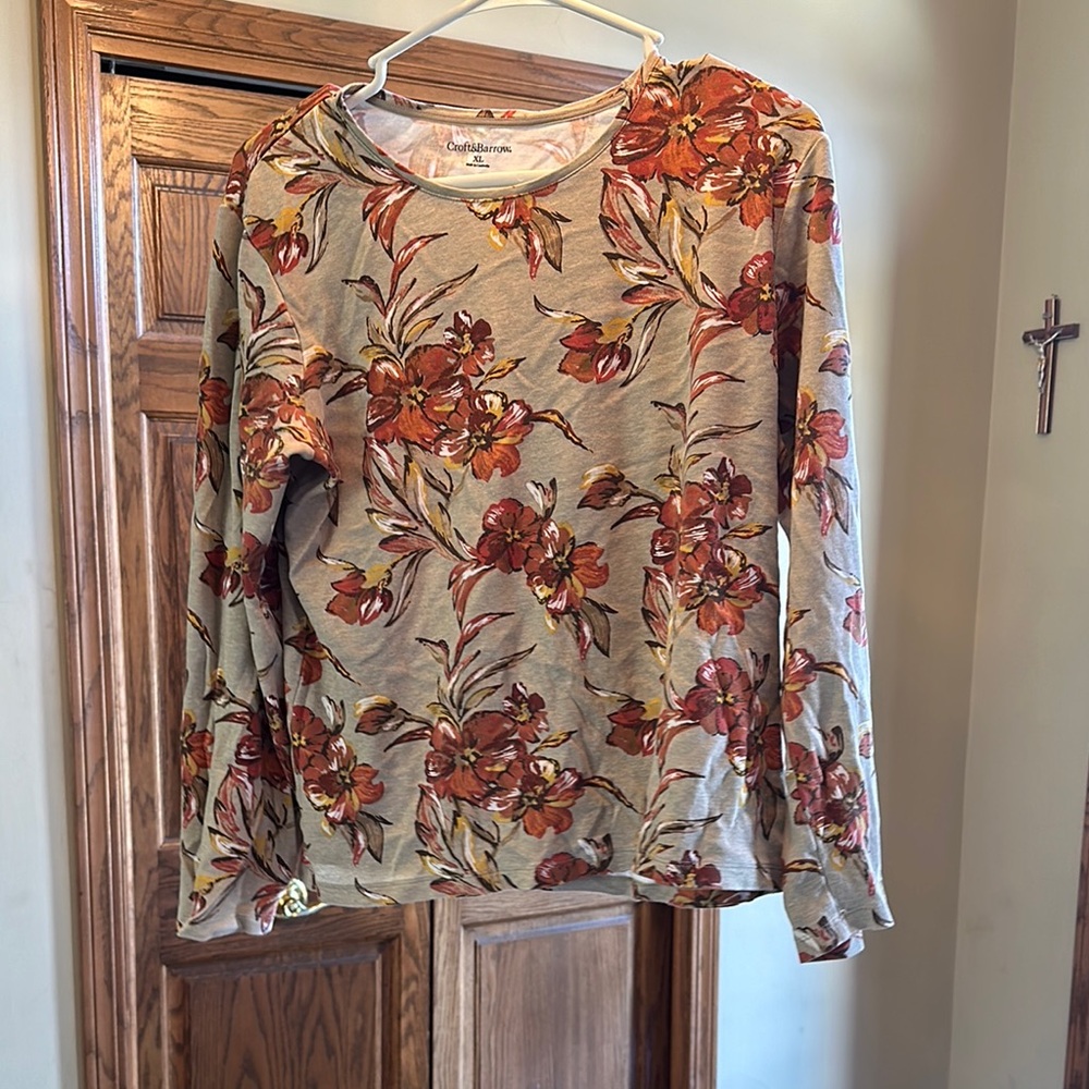 Croft & Barrow Floral Long Sleeve Top